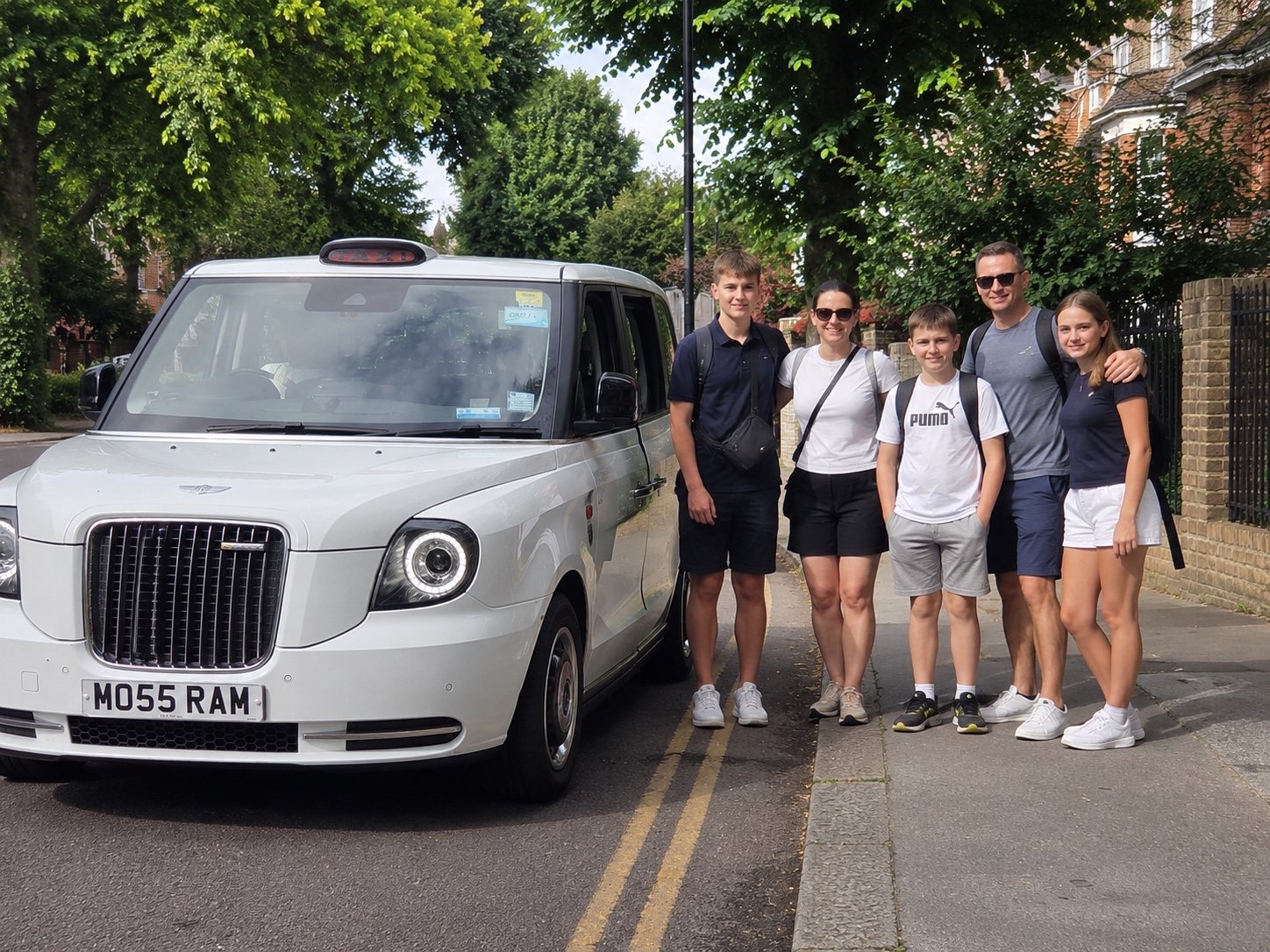 Family sightseeing tour in London TXE taxi